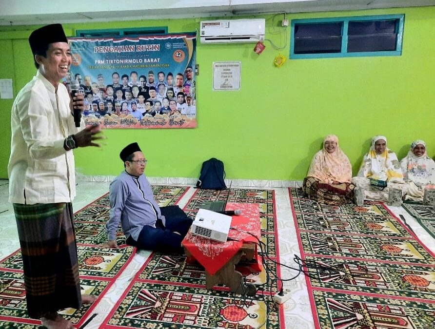 Pengajian Khusus PRM Tirtonirmolo Barat:Tanamkan Nilai-nilai Dasar Muhammadiyah Kepada Pimpinan