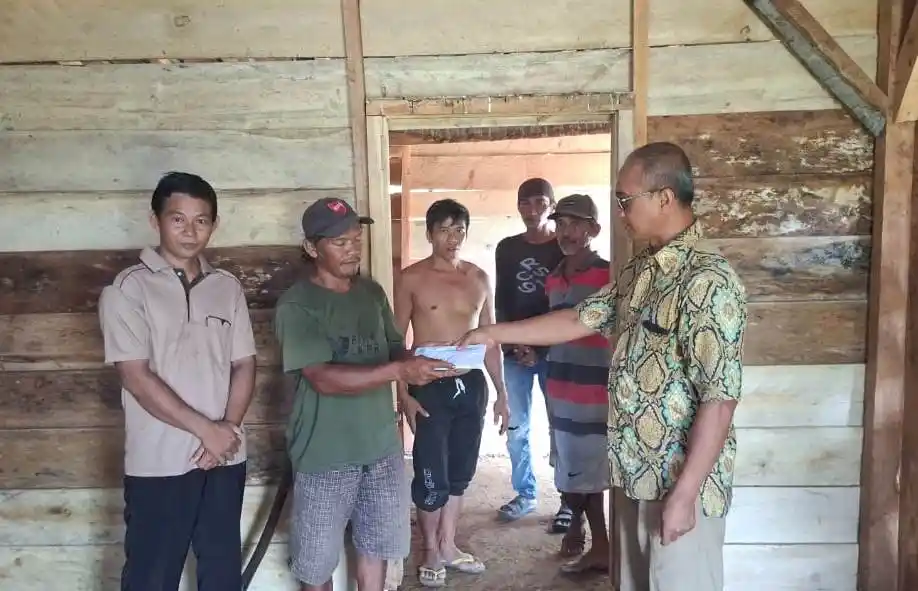 Api Hanguskan Rumah Warga Pimpinan Cabang Muhammadiyah Belitang Serahkan Bantuan