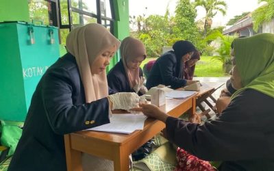 Mahasiswa KKN Mubaligh Hijrah Gelar Pemeriksaan Kesehatan Gratis untuk Lansia di Masjid Al-Muqorrobin