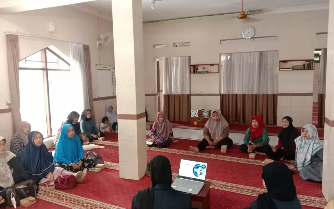 Memanfaatkan Digital Marketing Program KKN di Masjid Az-Zahroh Buka Peluang Baru bagi Ibu Rumah Tangga