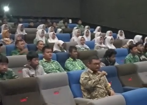 Siswa smp muhammadiyah 1 pundong nonbar film %22cyberbullying%22