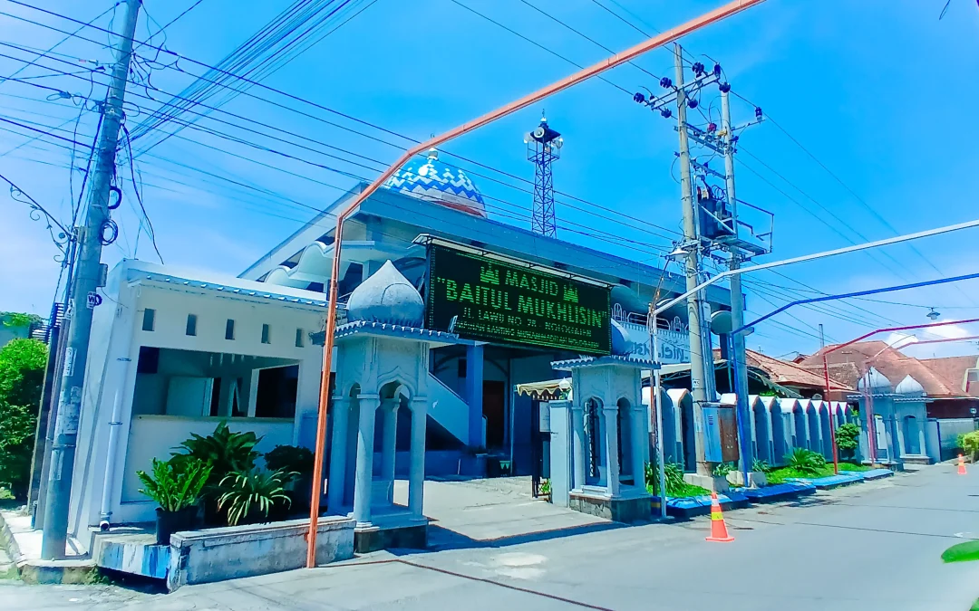 Masjid Baitul Mukhlisin Ponorogo.jpg