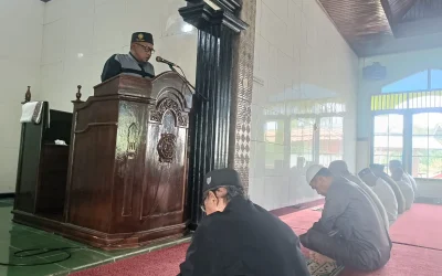 Khutbah Jumat di Masjid Mujahiddin: Mengingatkan Nilai Takwa dan Kejujuran
