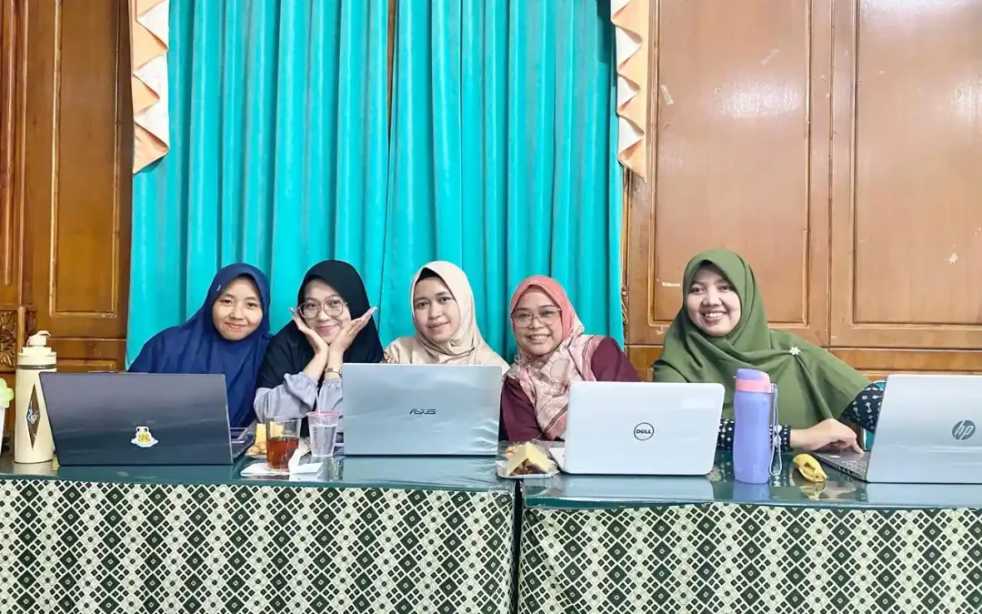 Penulis Buku Biologi Bilingual Nasional