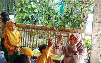 Edukasi Makanan Sehat oleh Mahasiswa UNISA untuk Anak TPA di Sekolah Alam Al-Ghifari