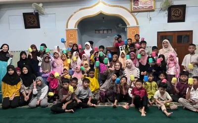 Komunitas Mubalighat Hijrah Edukasi Anak TPA Pentingnya Menabung di Masjid Al-Ikhlas