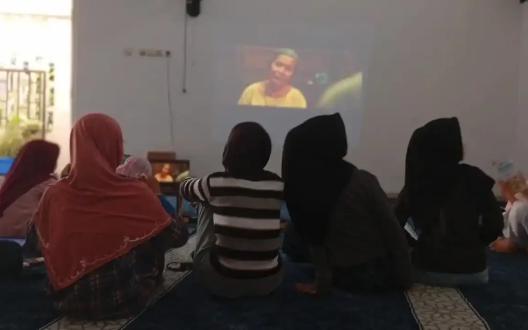 Momen Hangat Untuk Keluarga di Musholla Az Zumar