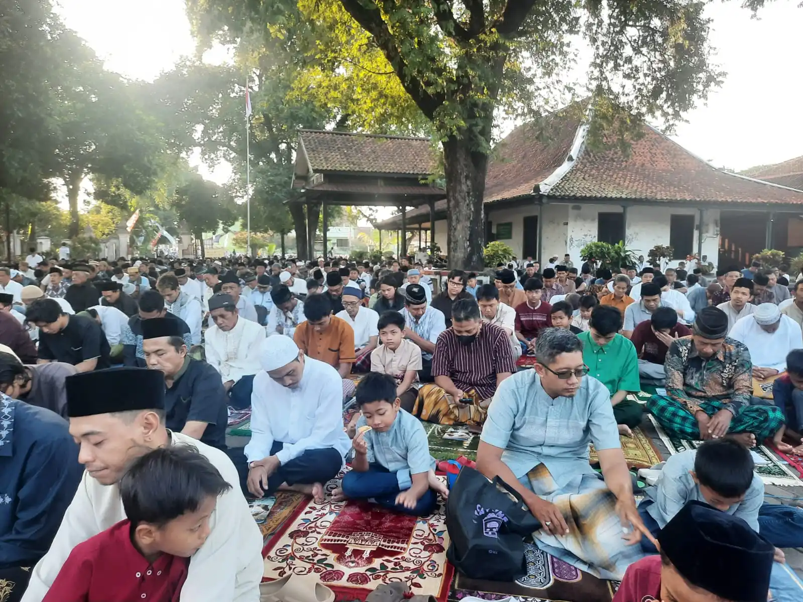 Salat Iduladha PRM Tirtonirmolo Barat Dihadiri Ribuan Jamaah, Khatib Sampaikan “Pitutur Luhur Iduladha%22