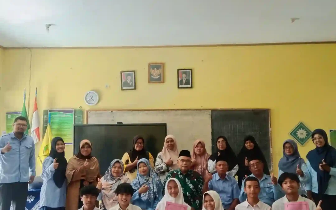 Gelar Kelulusan Sederhana, SMP Muhammadiyah Srandakan Resmi Serahkan Kembali Siswa Kelas 9 kepada Orang Tua