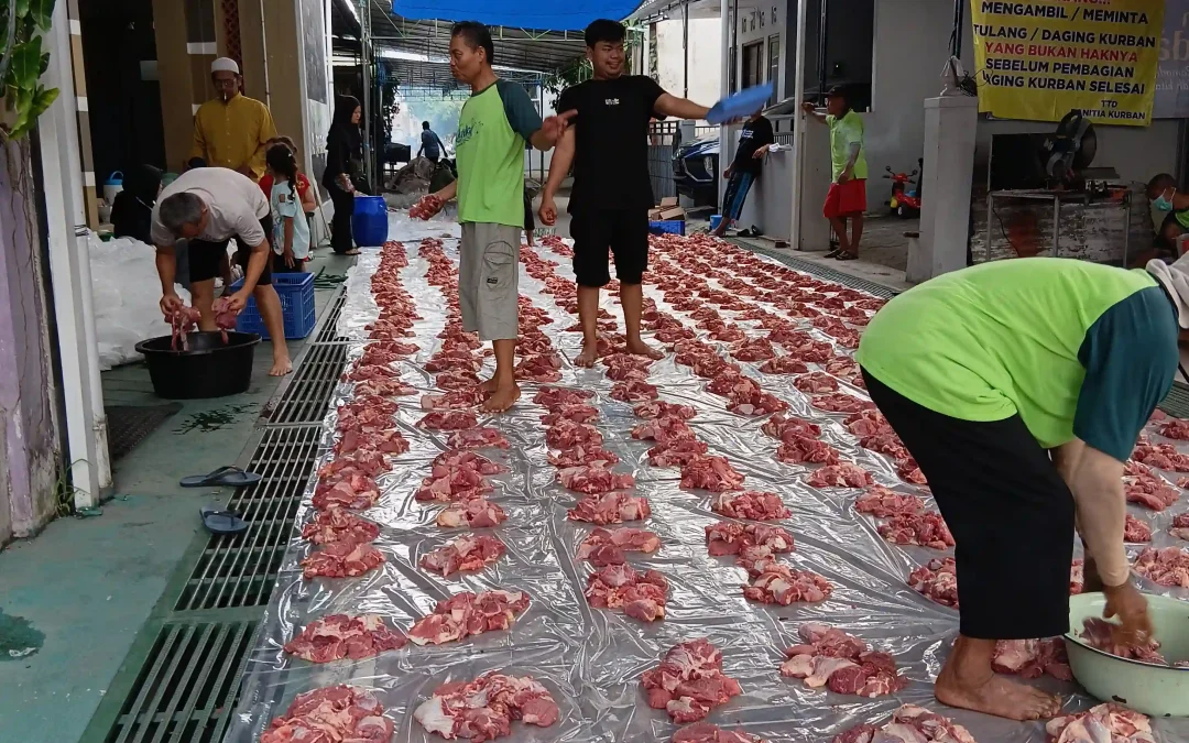 Implementasi Program Fikih Hijau Mahasiswa Unisa Yogyakarta pada Pembungkusan Daging Kurban di Masjid As Sholihin Dusun Biru