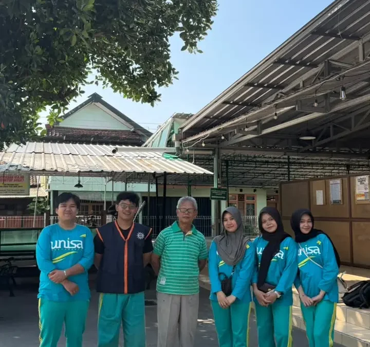Mahasiswa UNISA Bersihkan Sumur Resapan di Masjid Al Irsyad untuk Lingkungan Hidup yang Lebih Baik